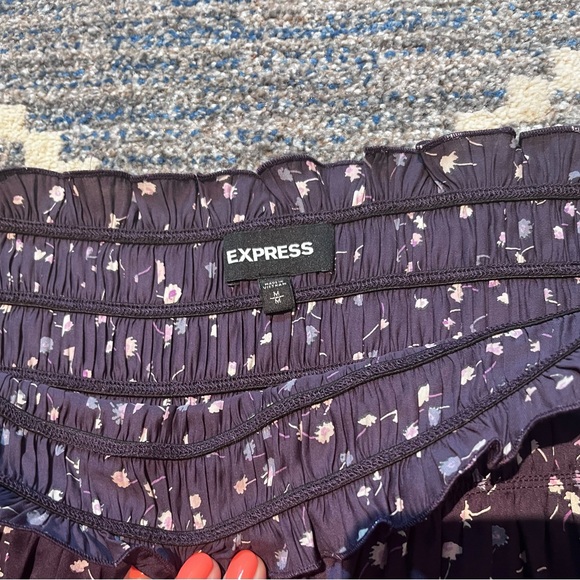 NWOT Express Size M Floral Smock Waist Skirt - Picture 3 of 5